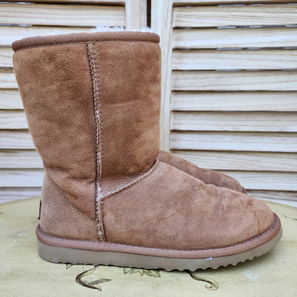 UGG Australia Sz 6  Y2K Chestnut Suede Classic Short 5825 Winter Boots Cozy Fall